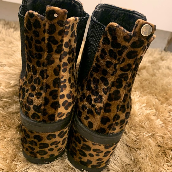 Berlin Lug Sole Bootie Leopard Print - Picture 4 of 5